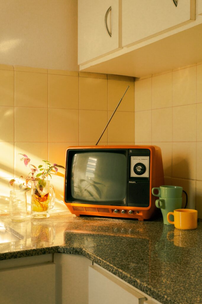 Orange Kitchen TV photo from Francisco Andreotti